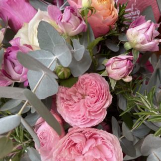 季節のスペシャルな薔薇ブーケ💐